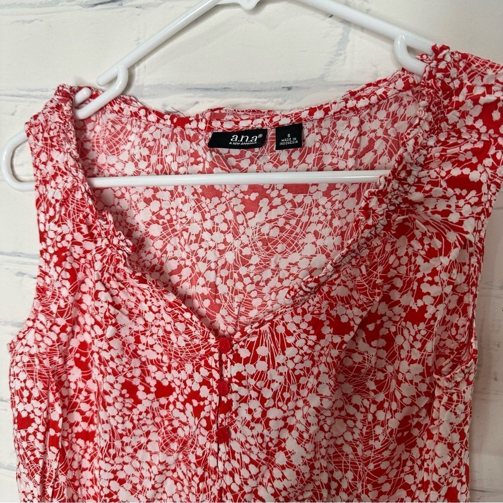 Ana small red top‎ - Picture 3 of 5